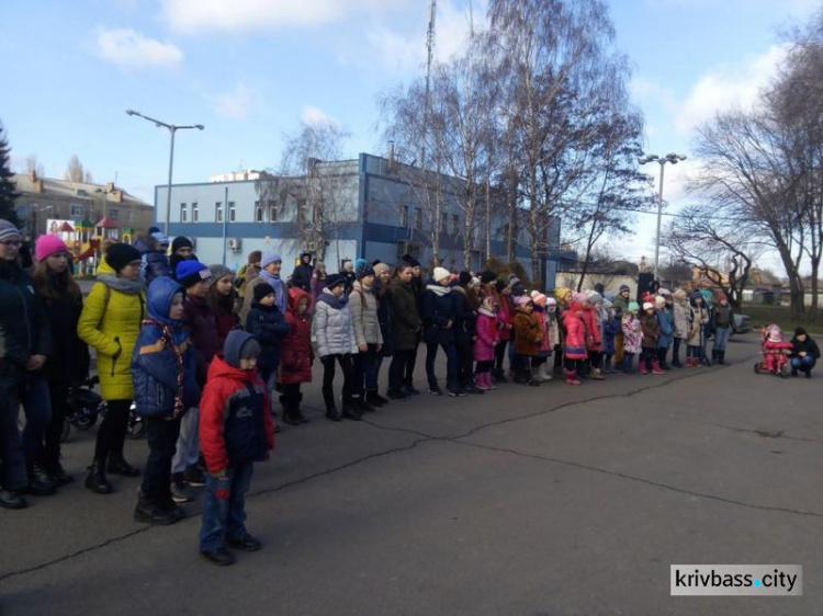 В Долгинцевском районе Кривого Рога прошла церемония закрытия новогодней елки (ФОТО)