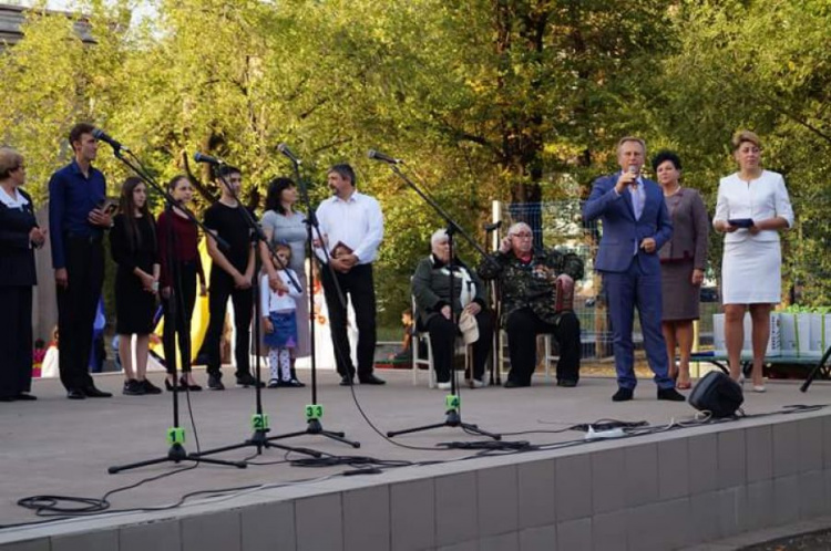 Уникальные семьи и творческие союзы: в Кривом Роге прошел праздник семьи (ФОТО)