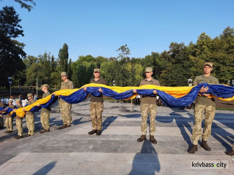 Прямо зараз: у парку Героїв урочисте відкриття флагштока