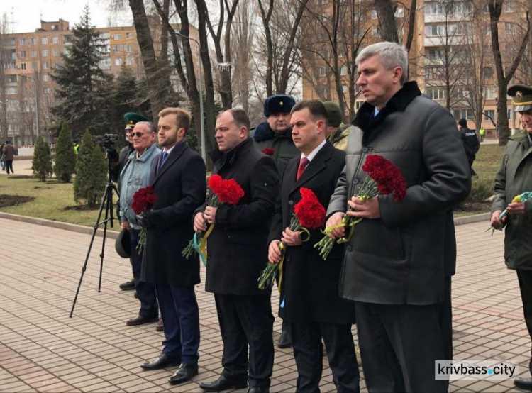 В Кривом Роге отпраздновали 74-ю годовщину освобождения от немецко-фашистских захватчиков (ФОТО)