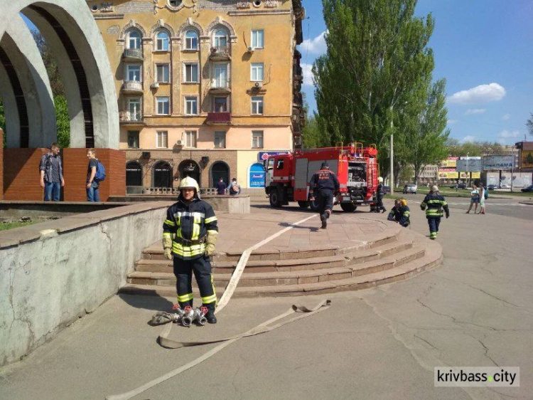 В Кривом Роге спасатели ликвидировали условный огонь в скоростном трамвае (ФОТО)