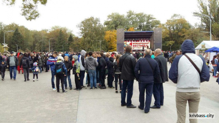 В Кривом Роге состоялся 1-й Международный фестиваль казацкой песни (ФОТОРЕПОРТАЖ)