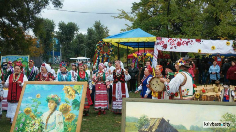 В Кривом Роге состоялся 1-й Международный фестиваль казацкой песни (ФОТОРЕПОРТАЖ)