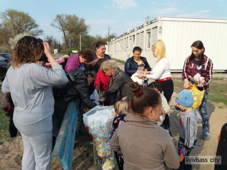 Минутка доброты: в Кривом Роге проходит акция "Подари радость ближнему" (фото)