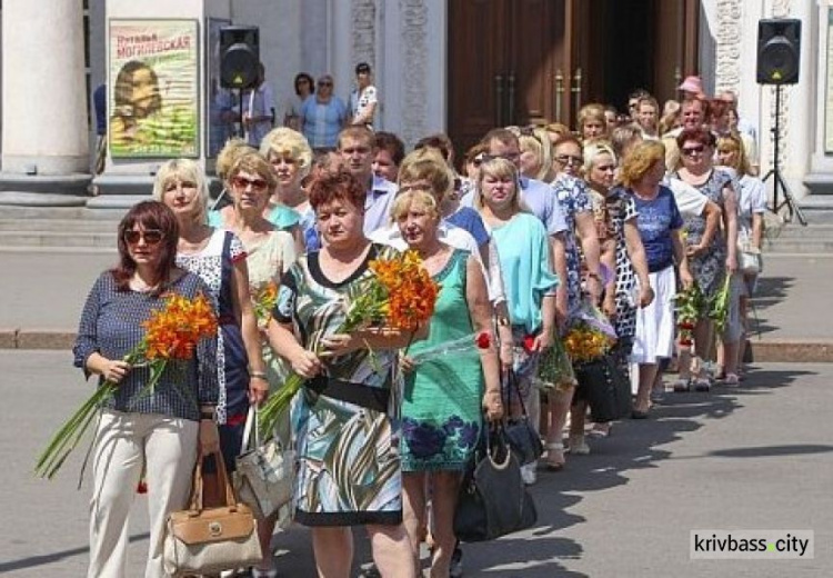 В честь Дня Конституции в Кривом Роге проходят официальные мероприятия (фото)