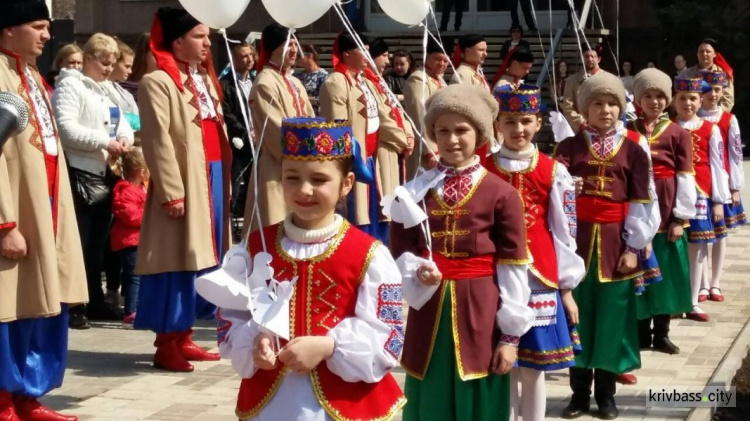 В Кривом Роге прошло торжественное открытие скульптуры (ФОТОРЕПОРТАЖ, ВИДЕО)