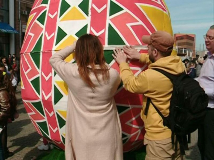 Рекордное яйцо: на Днепропетровщине создали уникальную писанку