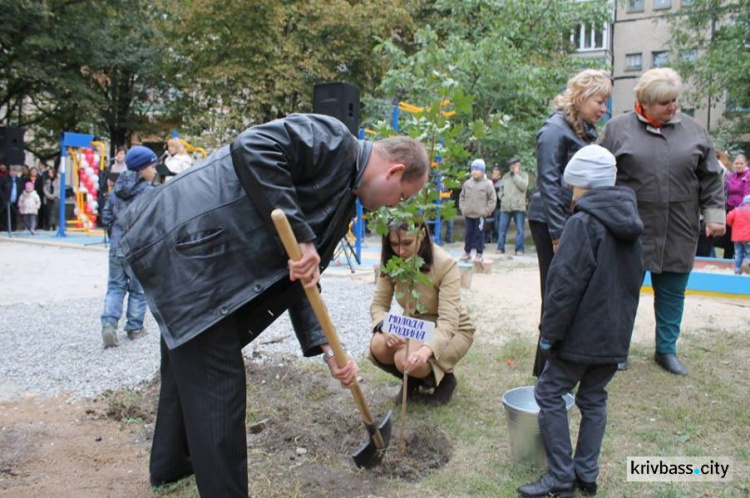 В микрорайоне Солнечный в Кривом Роге открылась тренажерная площадка (ФОТОФАКТ)