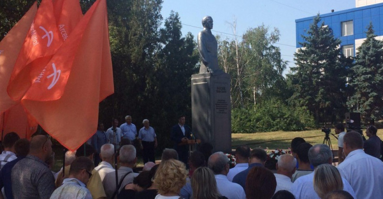 В Кривом Роге прошел торжественный митинг ПАО "АрселорМиттал Кривой Рог" (ФОТО)