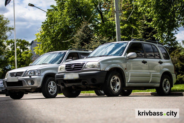 Бізнес допомагає: підприємці Дніпропетровщини передали автівки захисникам, які воюють на Сході