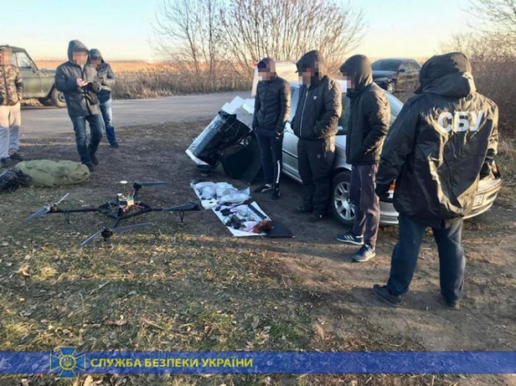 Винахідливі криворіжці за допомогою новітніх технологій переправляли наркотики в Росію 