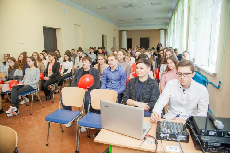 В Кривом Роге школьники проводят дебаты и работают с видео-контентом (фото)