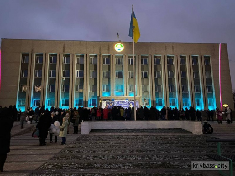 Прямо зараз: у Саксаганському районі відкривають ялинкове містечко