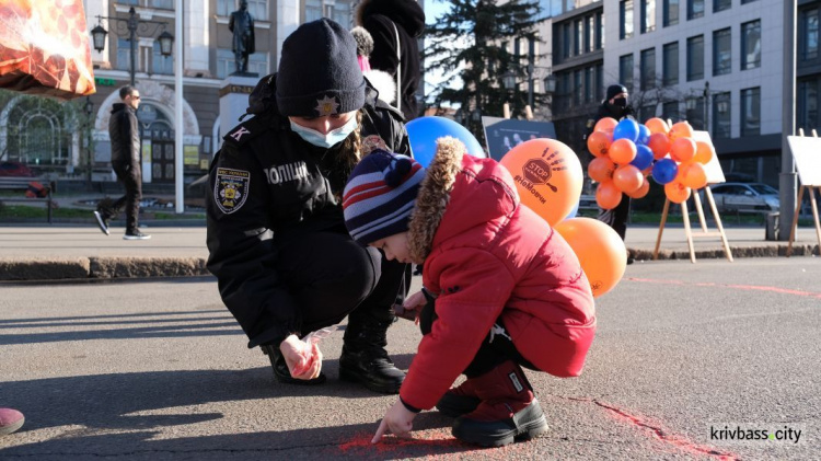 16 днів проти насильства: у Кривому Розі презентували проєкт «Червоний пісок»