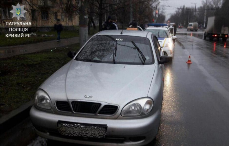 Трое на одного: В Кривом Роге неизвестные избили мужчину битами