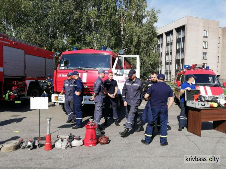 Всегда готовы прийти на помощь: в Кривом Роге ко Дню спасателя организовали праздник (ФОТО)