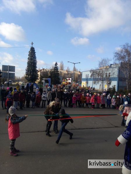 В Долгинцевском районе Кривого Рога прошла церемония закрытия новогодней елки (ФОТО)