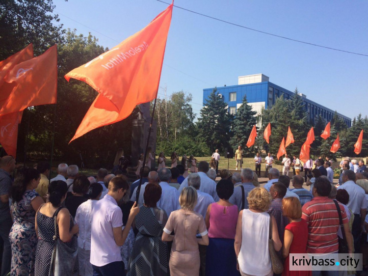 В Кривом Роге прошел торжественный митинг ПАО "АрселорМиттал Кривой Рог" (ФОТО)