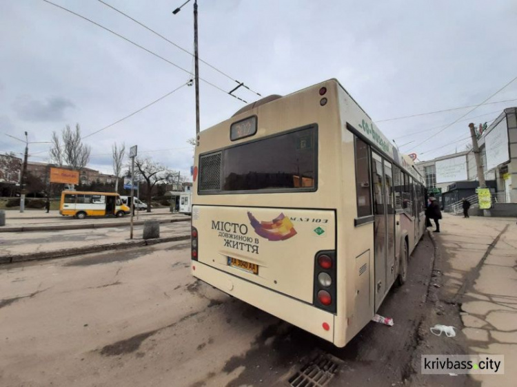 В коммунальном транспорте Кривого Рога не применяют штрафы к тем, кто не платит за проезд