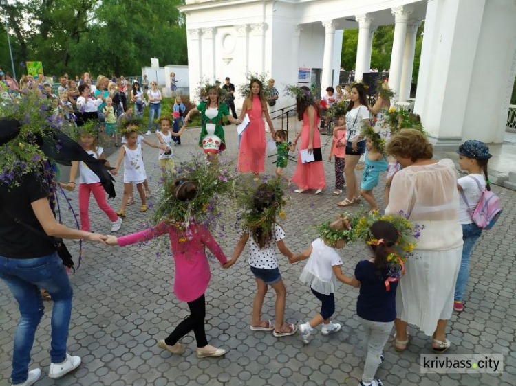 Песни, хороводы и венки на воде: как криворожане отметили Ивана Купала (фото)