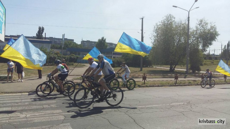 В Кривом Роге состоялся традиционный заезд представителей "Велокривбасса" ко Дню независимости Украины (ФОТОРЕПОРТАЖ)