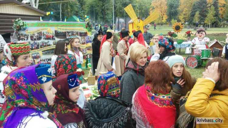 В Кривом Роге состоялся 1-й Международный фестиваль казацкой песни (ФОТОРЕПОРТАЖ)