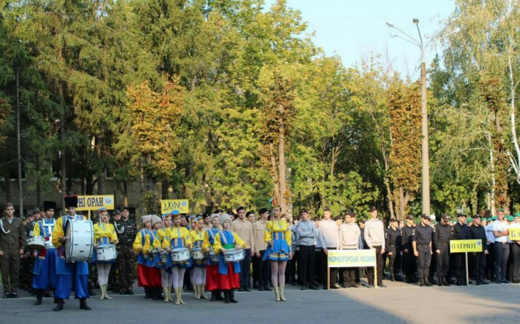 В Кривом Роге будущие призывники учились мужской дружбе и взаимопомощи (ФОТО)