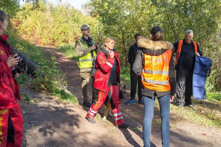 Спасатели группы "Поиск-КР" провели поиск людей в промышленной зоне Кривого Рога (ФОТО)