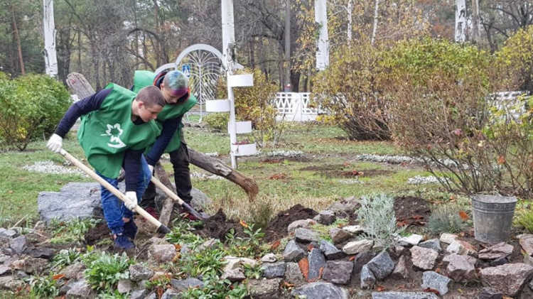 Весело, дружно и с угощениями: в одной из Криворожских школ провели традиционную толоку (фото)