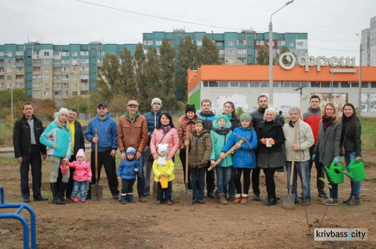 Жители микрорайонов Восточный-2,3 в Кривом Роге вышли на субботник (ФОТОРЕПОРТАЖ)