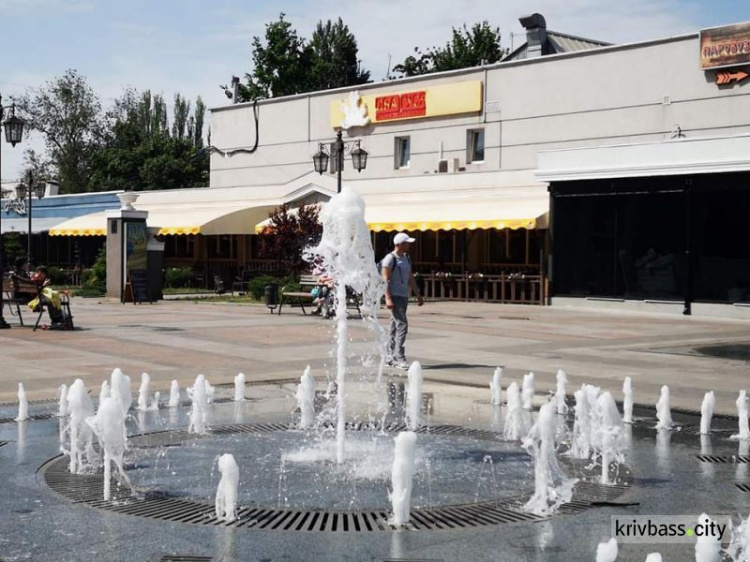 В центре Кривого Рога заработали три фонтана