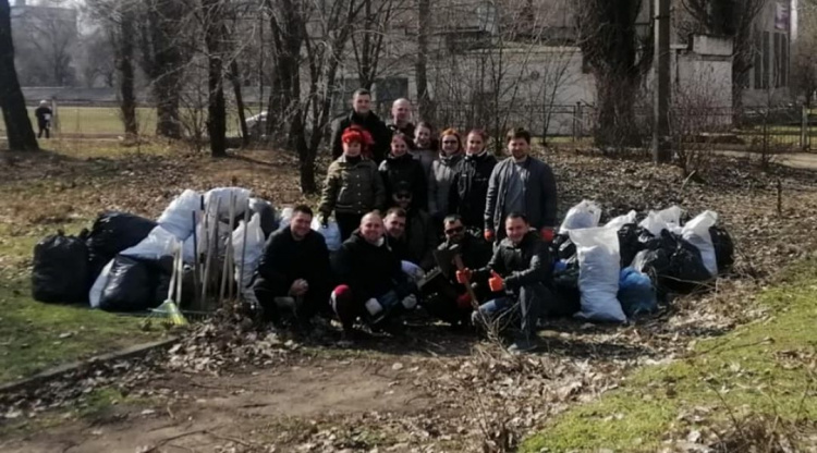 Жители Кривого Рога присоединились к международному флешмобу Trashtag (фото)