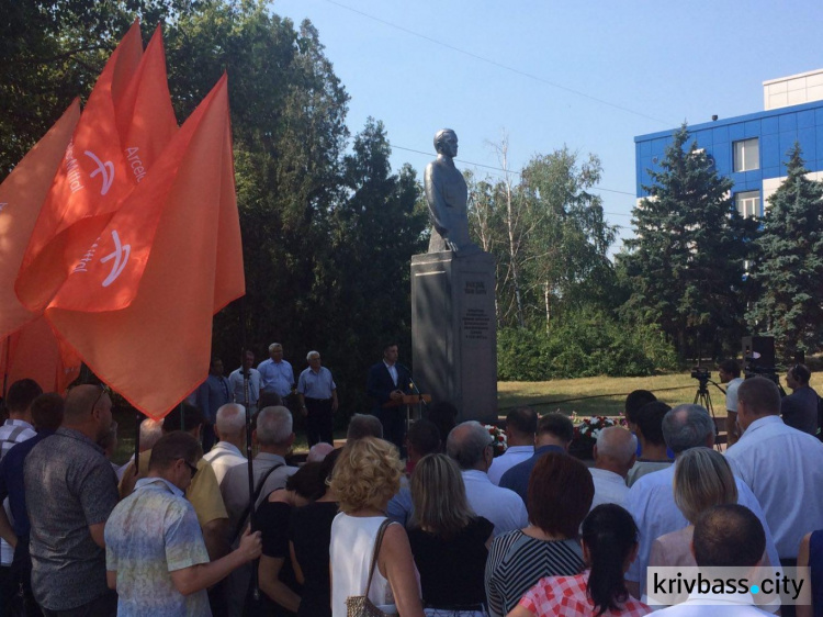 В Кривом Роге прошел торжественный митинг ПАО "АрселорМиттал Кривой Рог" (ФОТО)