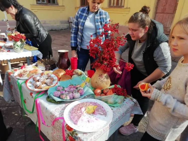 Маленькая школа с большой миссией: в Кривом Роге дети собрали деньги на лечение для онкобольной девочки