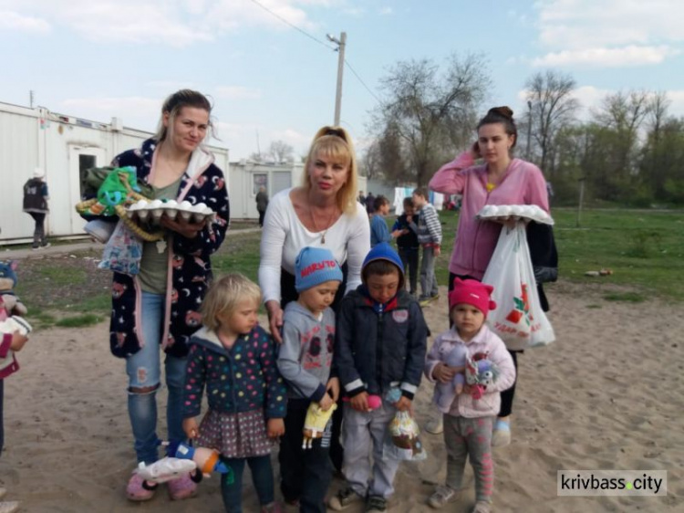 Минутка доброты: в Кривом Роге проходит акция "Подари радость ближнему" (фото)