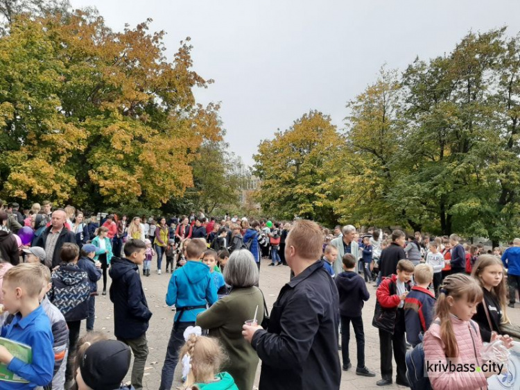 "От сердца к сердцу": в Криворожских школах начались традиционные осенние ярмарки (фото)