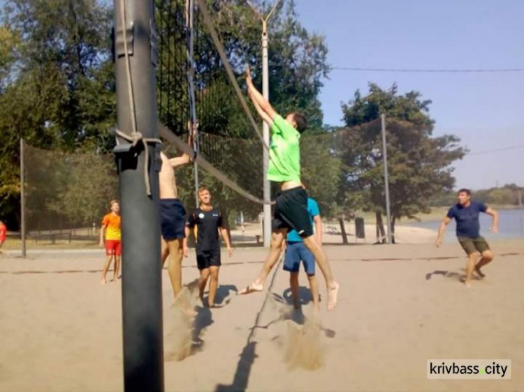 В Кривом Роге прошёл турнир по парковому волейболу (ФОТОРЕПОРАЖ)