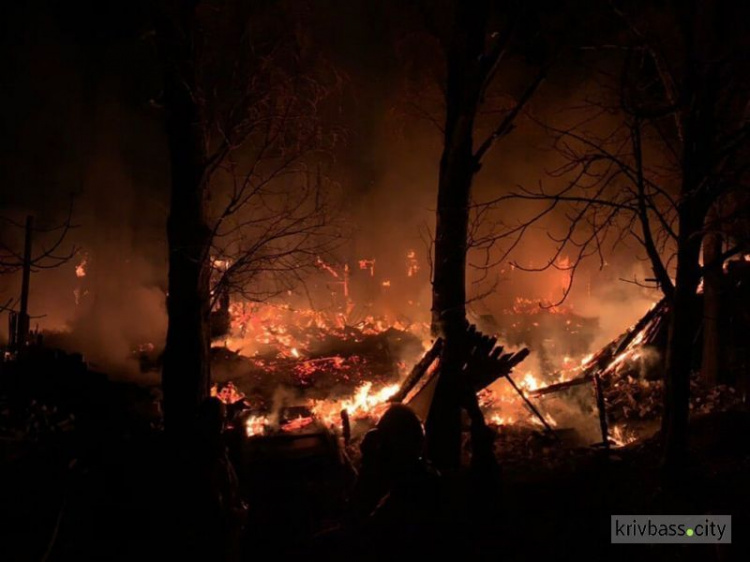 Сгорело заброшенное здание в Покровском районе