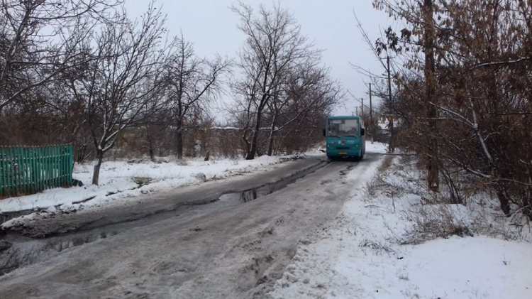 В Кривом Роге водовод оставил жителей Рахмановки без транспорта