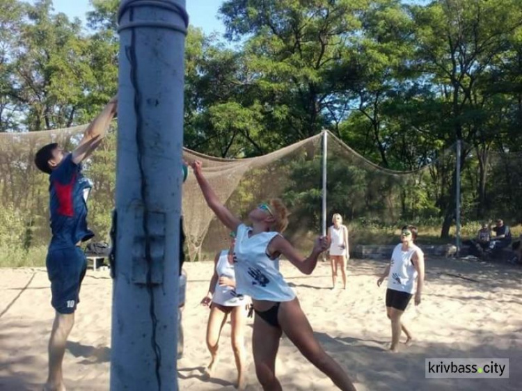 В Кривом Роге прошёл турнир по волейболу среди студентов (ФОТОРЕПОРТАЖ)