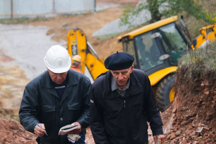 В Кривом Роге начали ремонт проблемного спуска с МОПРа в парк Мершавцева (ФОТО)