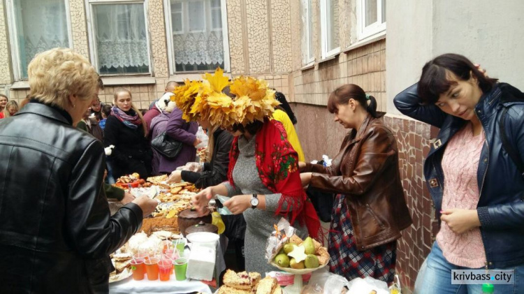 Благотворительные ярмарки в Кривом Роге продолжаются в школах Покровского района (ФОТОРЕПОРТАЖ)