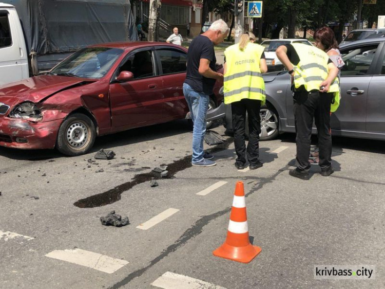 Из-за невнимательности женщины в Кривом Роге случилась авария (ФОТО)