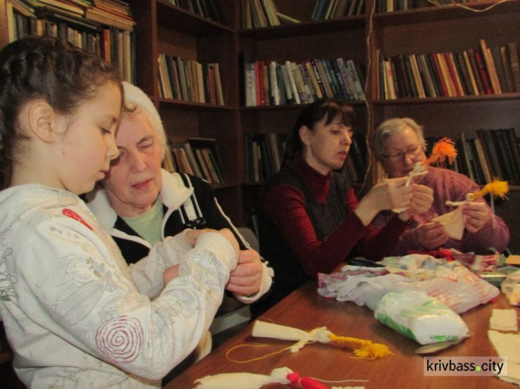 В Кривом Роге прошел мастер-класс по изготовлению куклы-мотанки "Веснянка"(ФОТО)