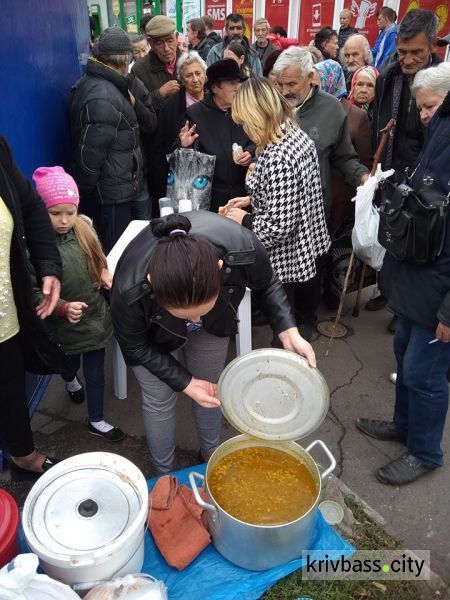 В центре Кривого Рога разбили палатки и бесплатно раздавали еду (ФОТО)