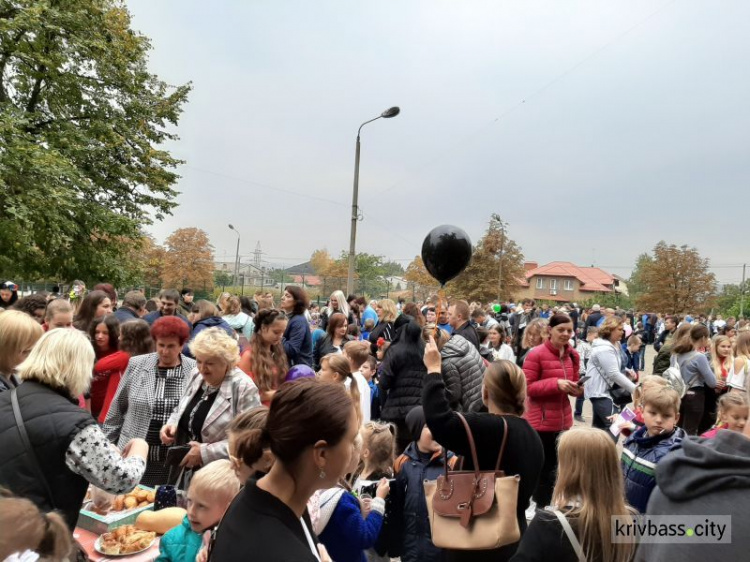 "От сердца к сердцу": в Криворожских школах начались традиционные осенние ярмарки (фото)