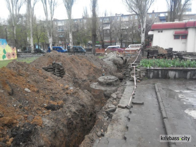 Полным ходом: в Кривом Роге идет ремонт парка имени Богдана Хмельницкого (фотофакт)