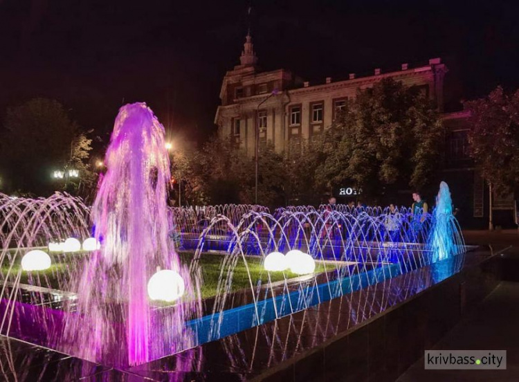 В центре Кривого Рога заработали три фонтана