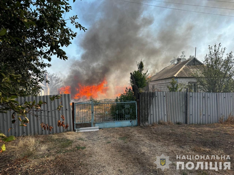 Громадський обов'язок - понад усе: на Криворіжжі поліцейський врятував з пожежі двох дітей