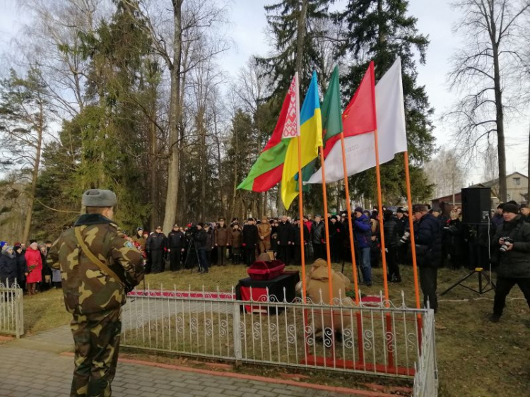 В Белоруси похоронили найденного криворожскими поисковиками 22-летнего бойца